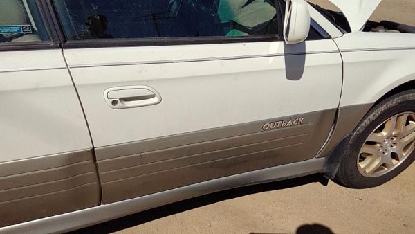 2000 Subaru Legacy Front Door RH White 8Y3 — photo 4