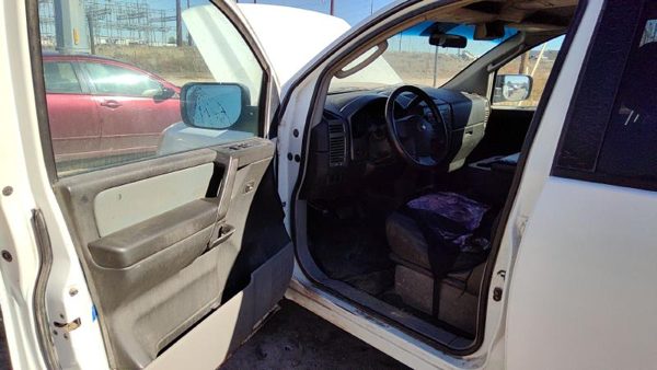 2004 Nissan TITAN — vehicle photo 5