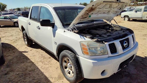 2004 Nissan TITAN — vehicle photo 2