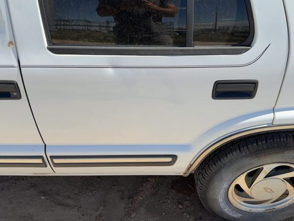 2001 Chevrolet S10 Rear Door LH White 50U — photo 4