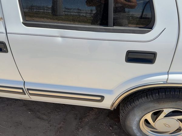 2001 Chevrolet S10 Rear Door LH White 50U — photo 3