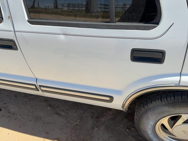 2001 Chevrolet S10 Rear Door LH White 50U — photo 2