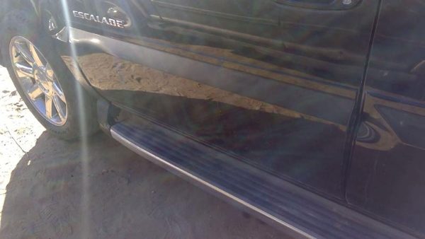 2003 Cadillac Escalade Driver Left Front Moulding From Door Trim Strip Black 41U — photo 2