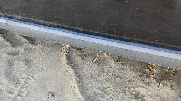 2006 Land Rover LR3 Front Door Moulding RH Passenger Right From OEM Trim Strip — photo 6