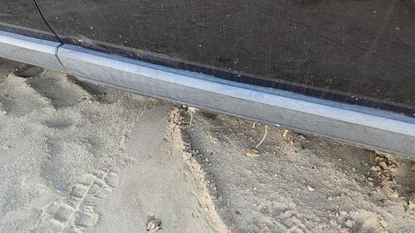 2006 Land Rover LR3 Front Door Moulding RH Passenger Right From OEM Trim Strip — photo 7