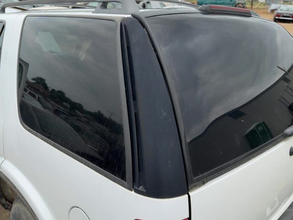 95-05 Chevy S10 Blazer Driver Left Rear Quarter Panel Upper Moulding OEM — photo 1