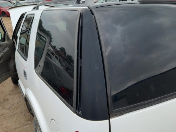 95-05 Chevy S10 Blazer Driver Left Rear Quarter Panel Upper Moulding OEM — photo 4