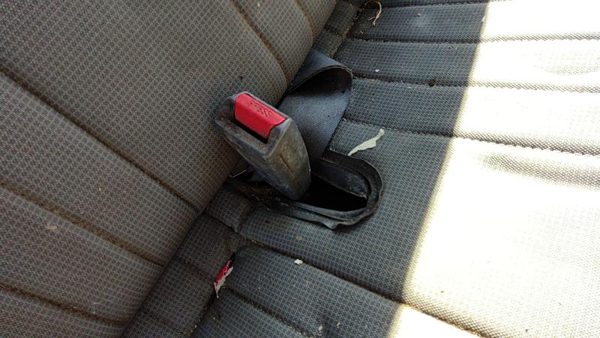 95-97 Nissan Hardbody Passenger Right Front Seat Belt Buckle Receiver Oem Gray — photo 1