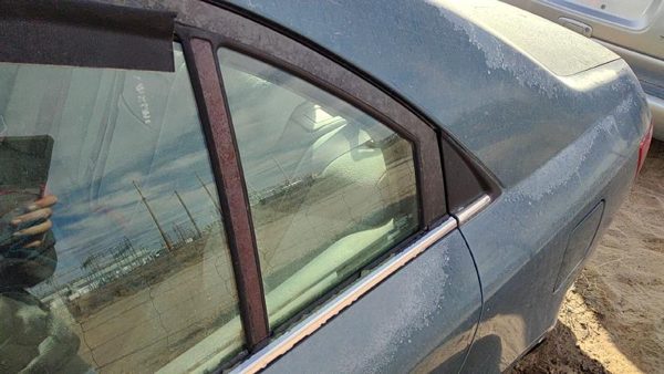 2006-2010 Hyundai Sonata Driver Left Rear Vent Window Back Door Glass With Frame — photo 2