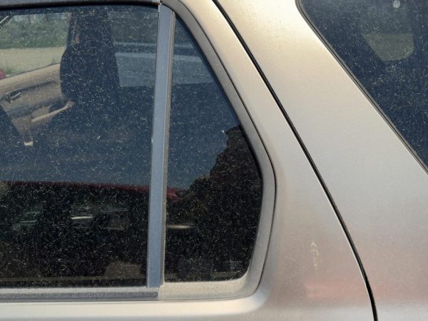 2002-2006 Honda Crv Driver Left Rear Vent Window Back Door Glass With Frame Oem — photo 1