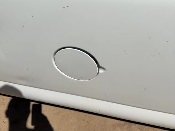 00-02 Chevy Express 2500 Fuel Tank Door With Hinge Gas Lid Oem Filler White 50U — photo 2