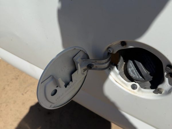 00-02 Chevy Express 2500 Fuel Tank Door With Hinge Gas Lid Oem Filler White 50U — photo 4