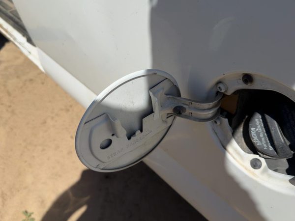 00-02 Chevy Express 2500 Fuel Tank Door With Hinge Gas Lid Oem Filler White 50U — photo 5