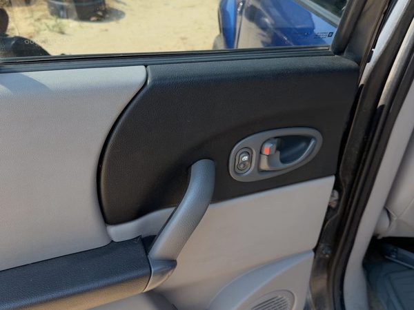 04-05 Vue Redline Driver Left Rear Door Trim Panel With Switches Back Gray 17D — photo 3