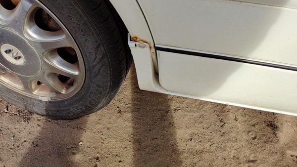 97-04 Regal Passenger Right Lower Rocker Panel Moulding Side Skirt White 16U — photo 6