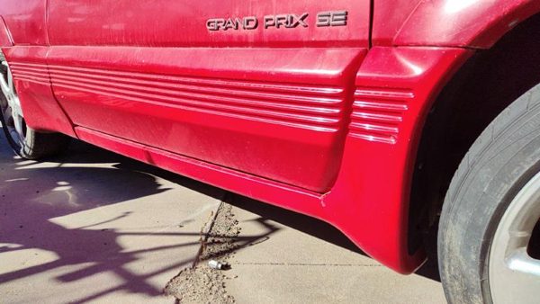 93 Grand Prix Passenger Right Lower Rocker Panel Moulding Side Skirt 2 Door Red — photo 2