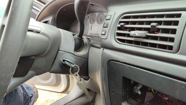 2005 Ford Taurus Steering Column Key — photo 4