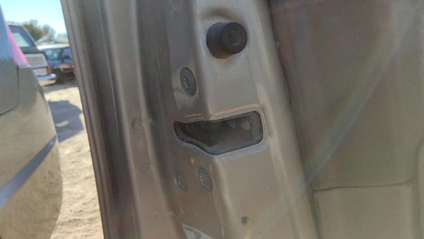1997-2001 Toyota Camry Driver Left Front Door Latch With Rods/Cables Oem — photo 2