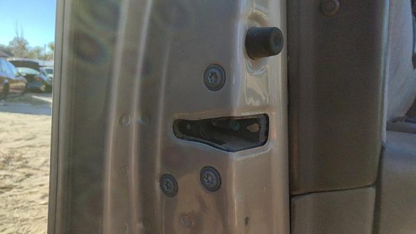 1997-2001 Toyota Camry Driver Left Front Door Latch With Rods/Cables Oem — photo 3