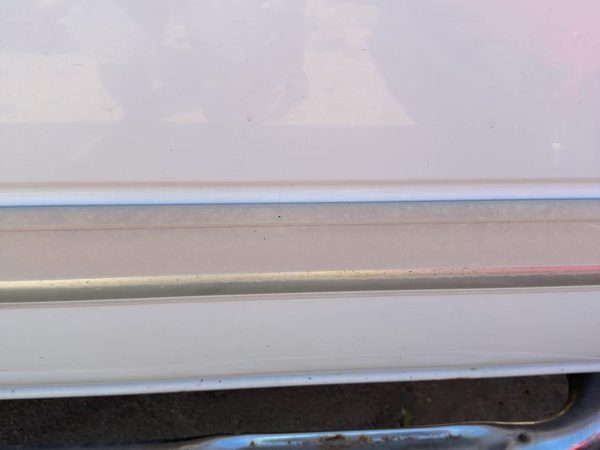 03-07 Silverado 2500 Driver Left Rear Moulding From Door Trim Strip White 50U — photo 2