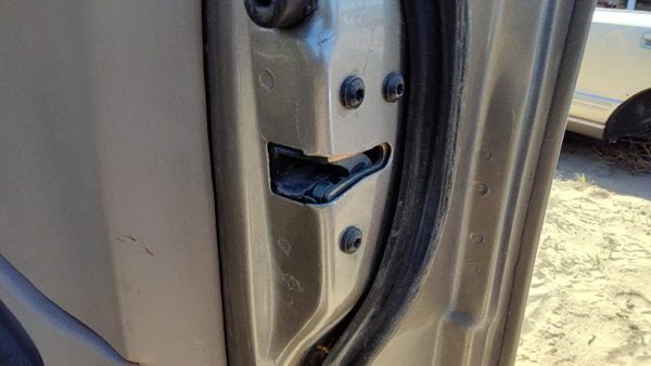 1997-2002 Ford Expedition Passenger Right Front Door Latch With Rods/Cables Oem — photo 1