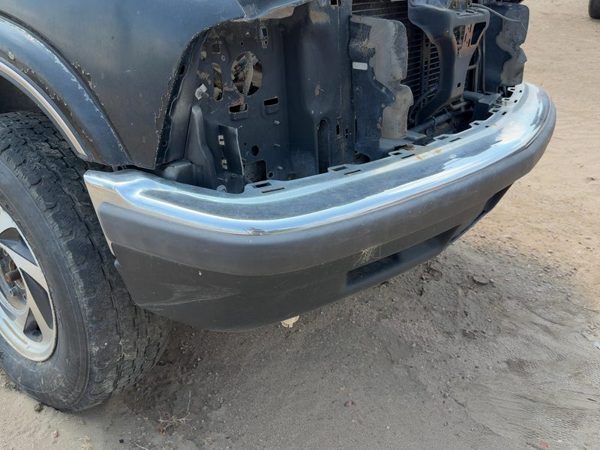 1998-2005 Chevy S10 Blazer Front Bumper With Brackets Assembly Oem 15094048 — photo 7