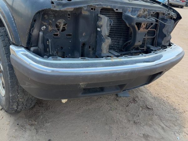 1998-2005 Chevy S10 Blazer Front Bumper With Brackets Assembly Oem 15094048 — photo 5