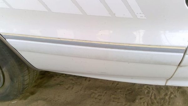 1991-1996 Chevy Caprice Lh Driver Left Rear Moulding On Quarter Panel Oem White — photo 3