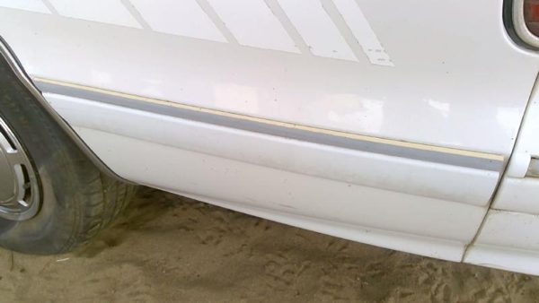 1991-1996 Chevy Caprice Lh Driver Left Rear Moulding On Quarter Panel Oem White — photo 2