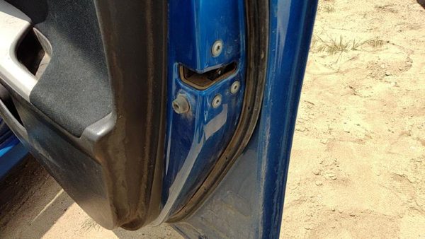 2009-2011 Toyota Corolla Passenger Right Front Door Latch With Rods/Cables Oem — photo 2