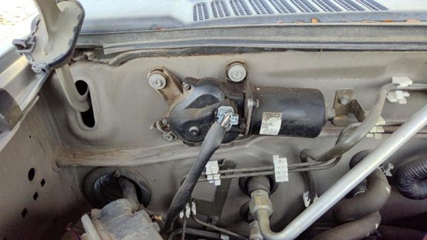 2001-2004 Nissan Xterra Windshield Wiper Motor Oem 288109Z400 — photo 1