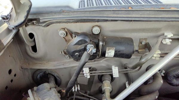 2001-2004 Nissan Xterra Windshield Wiper Motor Oem 288109Z400 — photo 2