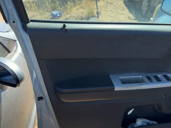 08 Mariner Driver Left Front Door Trim Panel With Master Switch Stone Graystone — photo 3