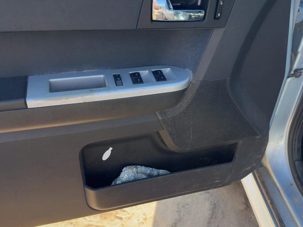 08 Mariner Driver Left Front Door Trim Panel With Master Switch Stone Graystone — photo 8