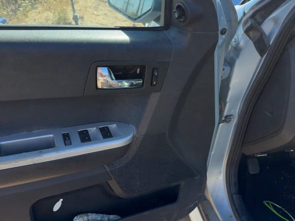 08 Mariner Driver Left Front Door Trim Panel With Master Switch Stone Graystone — photo 6