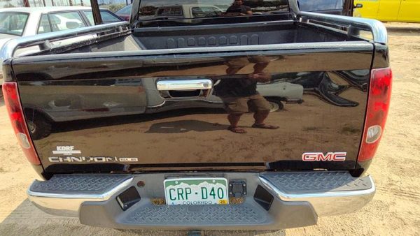 2012 GMC Canyon Trunk/decklid/hatch/tailgate Black 41U Dented — photo 3