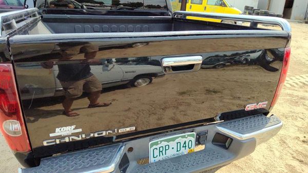 2012 GMC Canyon Trunk/decklid/hatch/tailgate Black 41U Dented — photo 5