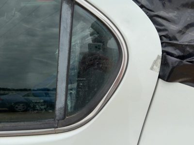 00-01 Infiniti I30 Driver Left Rear Vent Window Back Door Glass With Frame Oem