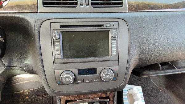 06-11 Buick Lucerne Trim Bezel Around Radio Surround Dash Panel Oem — photo 3