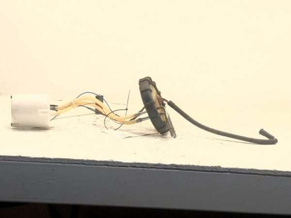 99-04 F250 Super Duty Complete Fuel Pump With Sending Unit Oem 6.8L V10 At 4X4 — photo 2