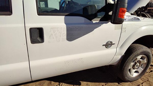 2015 Ford F250 Front Door RH White Z1 — photo 3