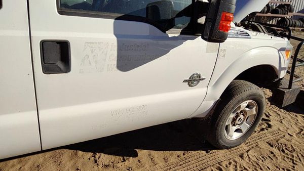 2015 Ford F250 Front Door RH White Z1 — photo 4