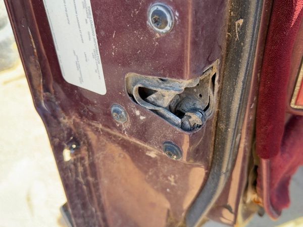 85-90 Buick Park Ave Driver Left Front Door Latch With Rods/Cables Oem — photo 3