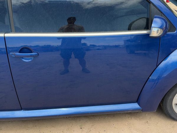 2007 Volkswagen Beetle Front Door RH Blue — photo 3