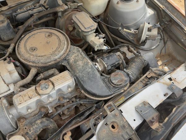84-86 Sunbird Complete Air Intake Cleaner Filter Box Housing With Tube Oem 1.8L — photo 1