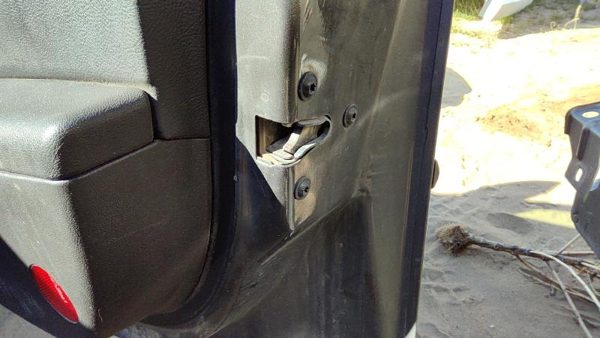 2005-2010 Pontiac G6 Passenger Right Front Door Latch With Rods/Cables Oem Sedan — photo 2