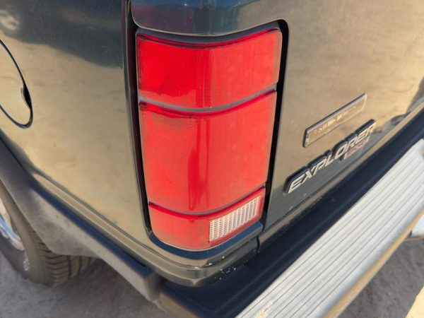 1991-1994 Ford Explorer 2 Dr Driver Left Rear Tail Light Brake Lamp F3TZ13405B — photo 3