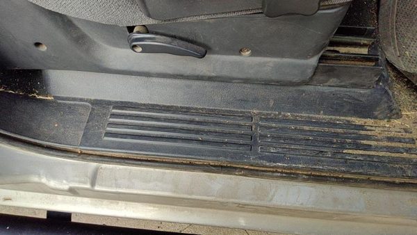 2002 Sierra 2500 Hd Passenger Right Lower Kick Trim Panel Sill Step Graphite 12d — photo 3