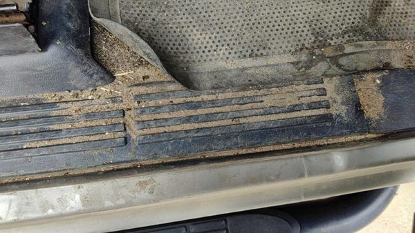 2002 Sierra 2500 Hd Passenger Right Lower Kick Trim Panel Sill Step Graphite 12d — photo 2