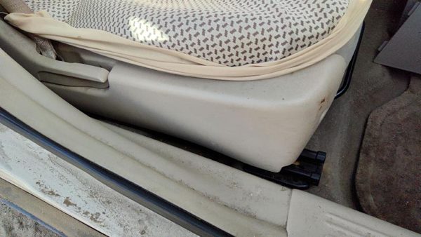 2005 Chevy New Style Malibu Passenger Right Side Seat Trim Panel Oem Neutral 52E — photo 3
